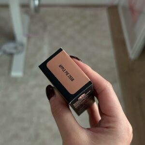 NEW Huda Beauty Easy Blur Foundation - Apple Pie 1 oz